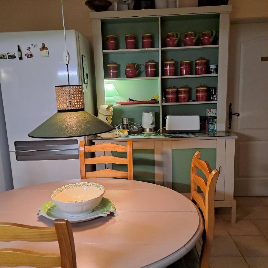 サン・サテュルナン・ダプト Les Cerises Bed & Breakfast エクステリア 写真
